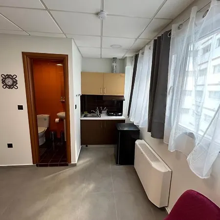 Debbies 8 * Thessalonique